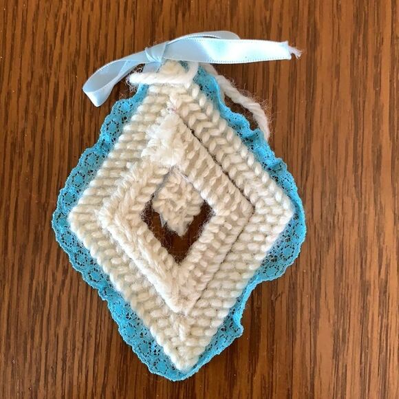 Collection of kitschy handmade yarn Christmas tree ornaments - Picture 10 of 12